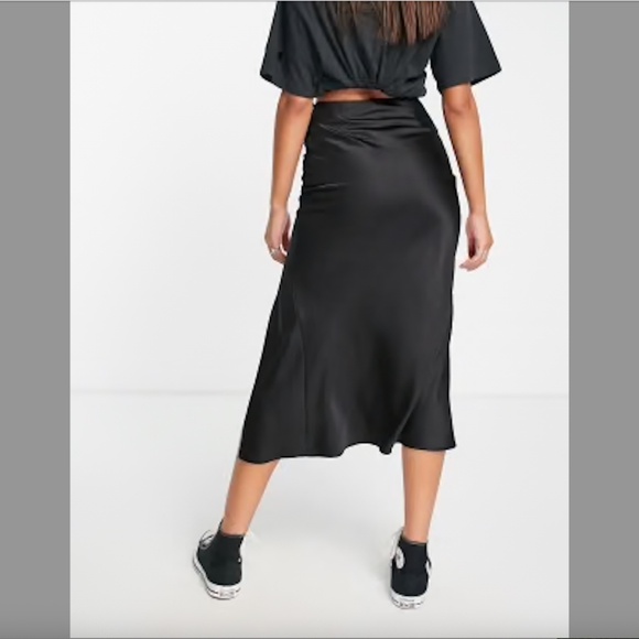 Topshop Midi Satin Slip Skirt in black - Picture 2 of 4